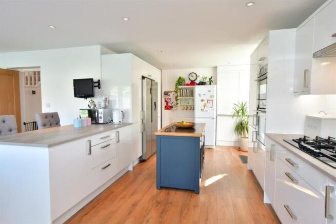 Kitchen/ Dining Area