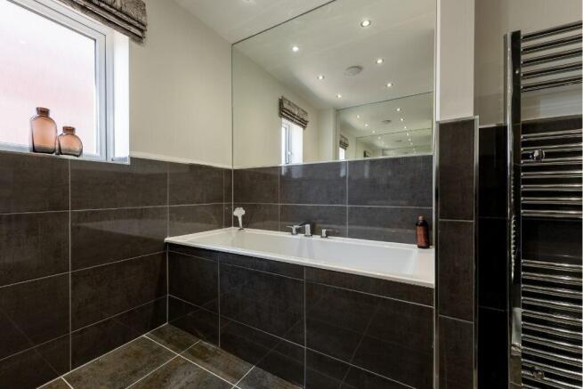 4 bed Detached for sale Image 12