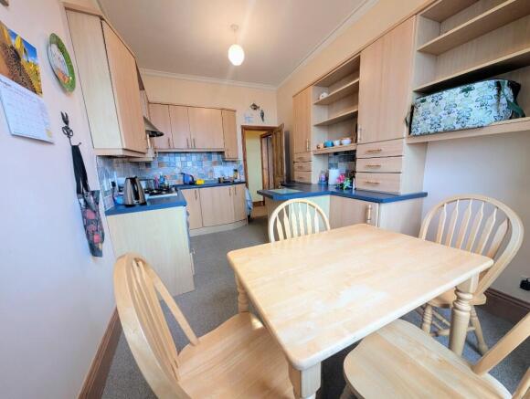 2 bed Flat for sale Image 5