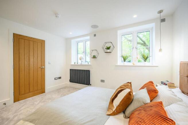 8502843-interior60.jpg