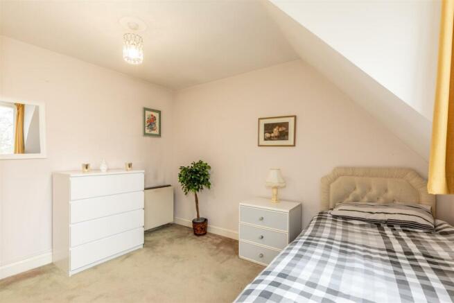Carfax Court Redland Bed 2c.jpg