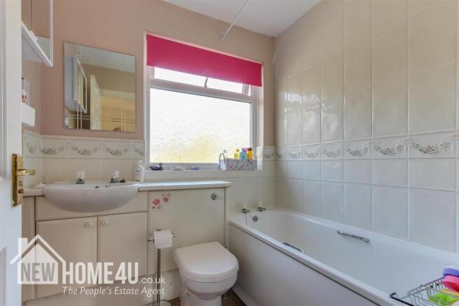 FAMILY BATHROOM: