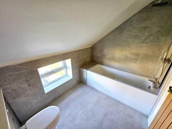 4 bed House for sale Image 12
