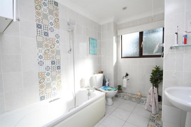 Bathroom..JPG