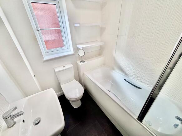 2 bed End of Terrace to rent Image 6