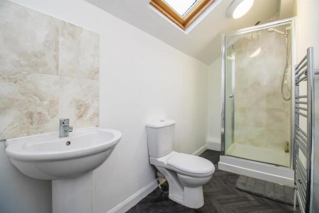 4 bed Detached for sale Image 9