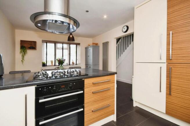 KITCHEN 02.jpg
