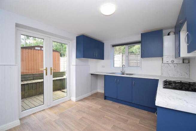 2 bed Semi-Detached to rent Image 4