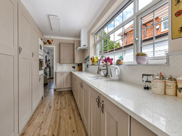 3 bed Semi-Detached for sale Image 3