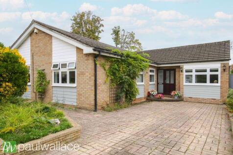 Baas Hill, Broxbourne | Four-Bedroom Detached Bungalow | Gated Private Cul-de-Sac | Potential to Extend (STPP)