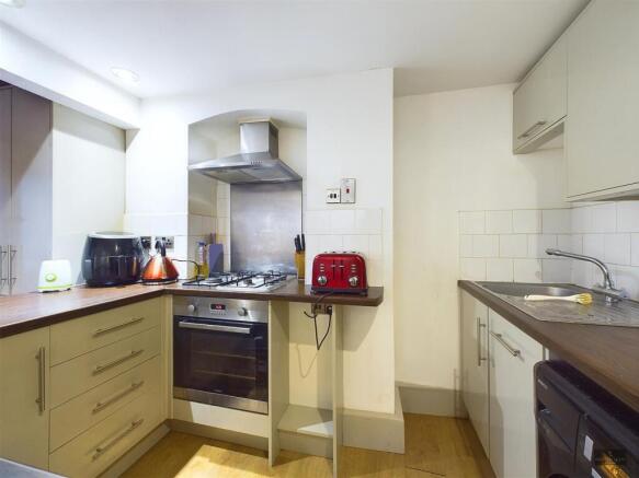 CAM02887G0-PR0371-STILL004.jpg