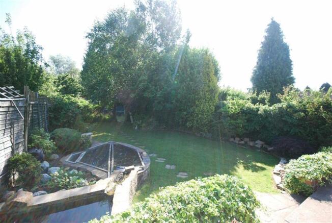 LANDSCAPED REAR GARD