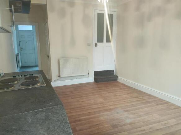 Dining Room Pic 4.jpg