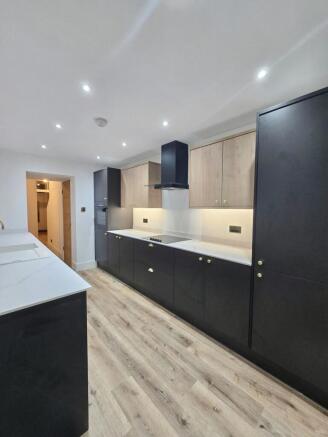 Jubilee Road, Weston-Super-Mare - STYLISH REFURBISHED HOME photo 3