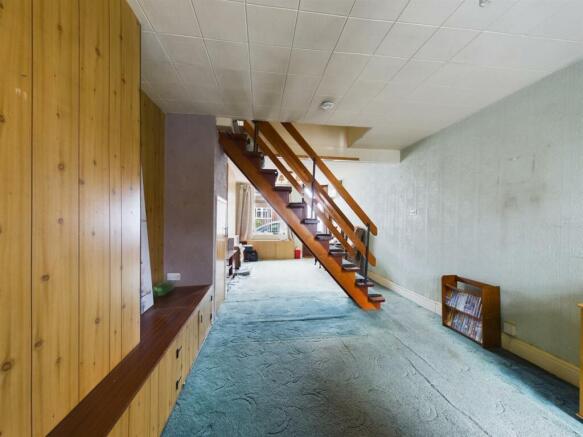 SITTING ROOM/DINER