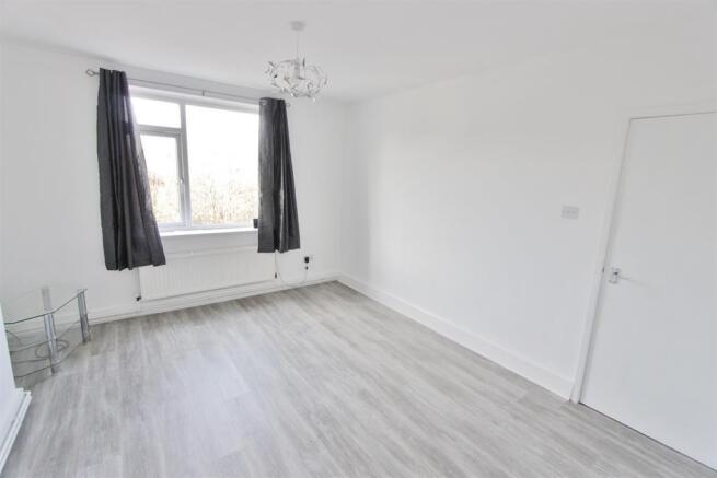2 bed Flat to rent Image 4