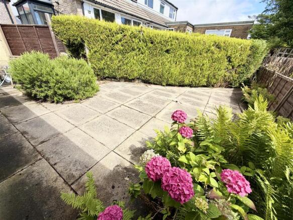 2 bed Semi-Detached Bungalow for sale Image 9