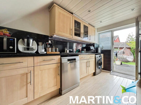 3 bed Detached to rent Image 4