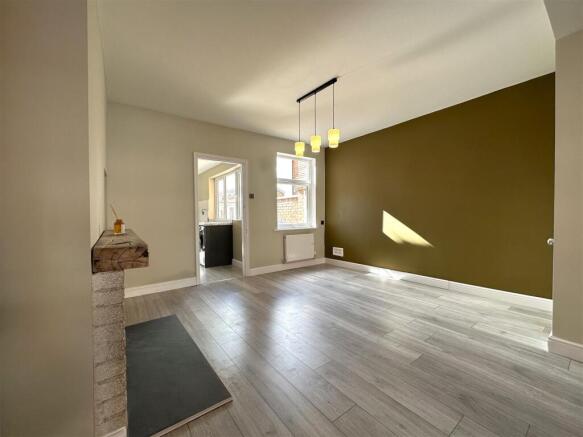 Dining Area 806