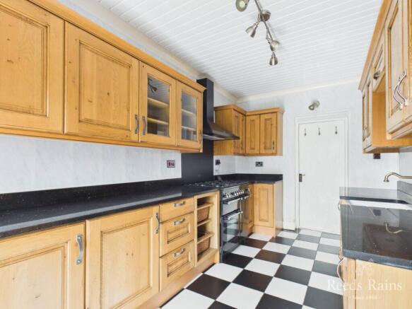 3 bed Semi-Detached for sale Image 9