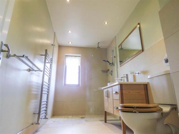 SHOWER ROOM