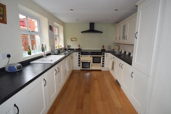 KITCHEN DINER