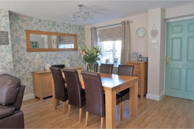 Lounge/Dining Room