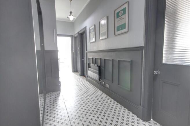 2 bed Flat for sale Image 8