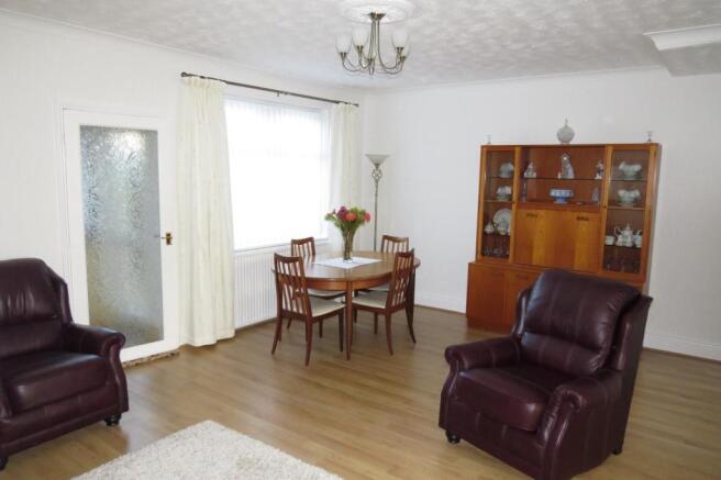 OPEN PLAN DINING ROO