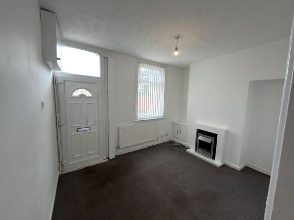 2 bed Terraced to rent Image 4