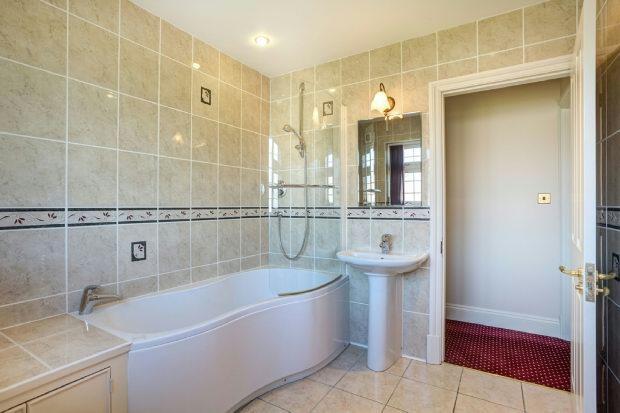 FAMILY BATHROOM