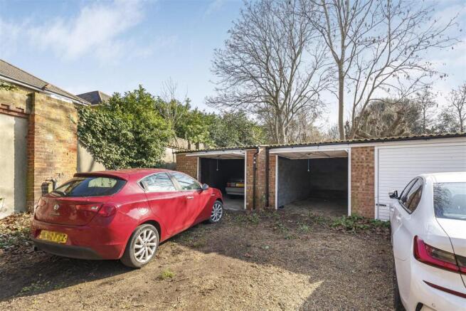 James_anderson-garage_2__25_lytton_grove___5_.JPG
