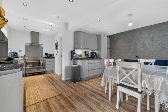 Kitchen/Dining Area
