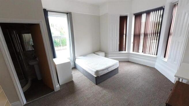 Spacious bedroom with bay windows and ensuite....