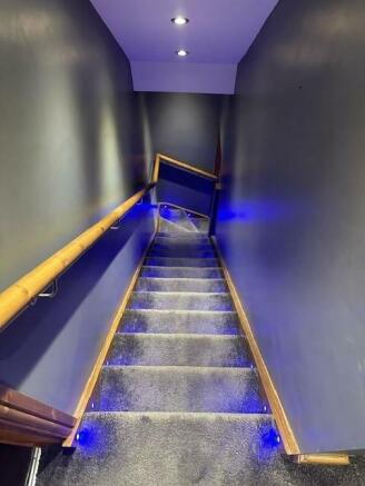 41 Volta Street - staircase2.jpg