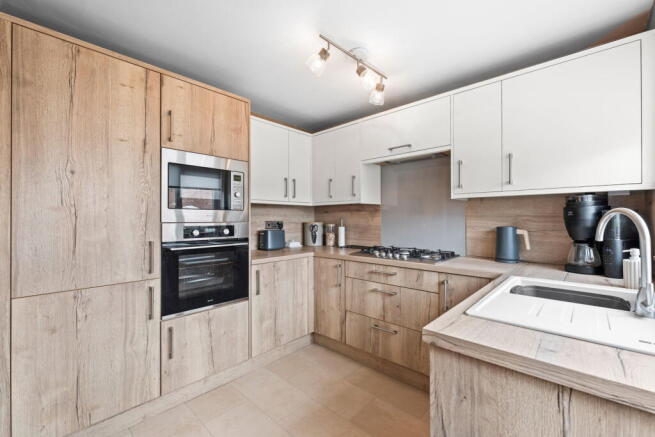 4 bed Detached for sale Image 12