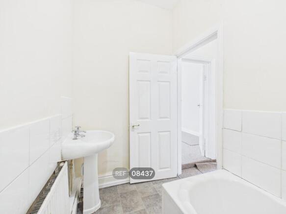 2 bed Terraced to rent Image 8