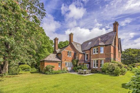 Whyke Road, Chichester, West Sussex, PO19