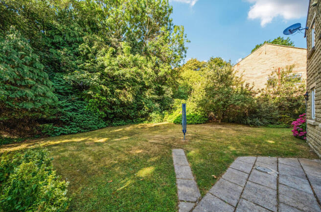 5 bed Detached for sale Image 9
