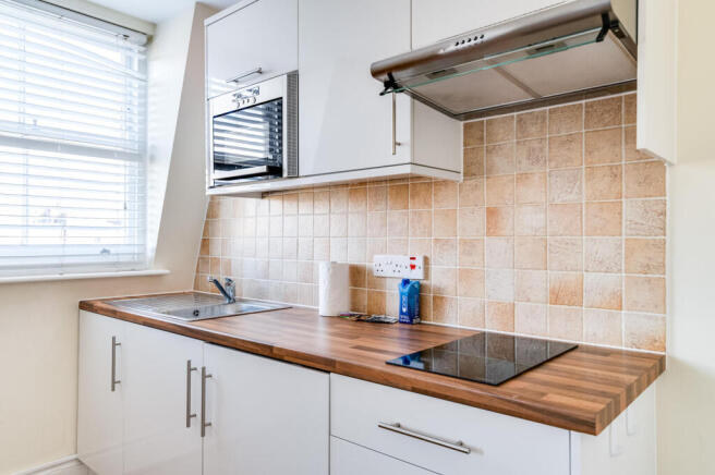 85ER8 - Flat 8 Elsham Rd W14-5.jpg