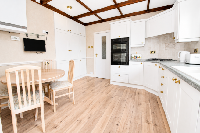 4 bed Detached Bungalow for sale Image 8