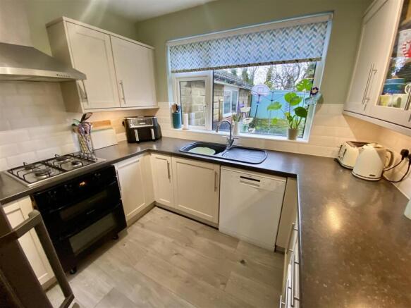 4 bed Semi-Detached for sale Image 8