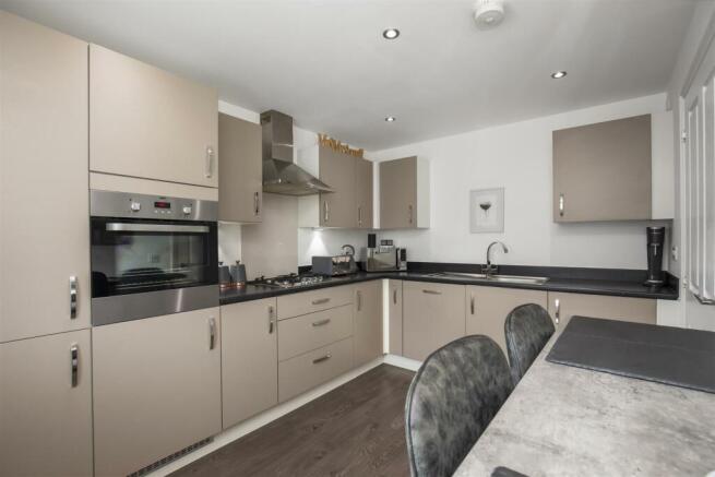29 Russell Avenue_14.jpg