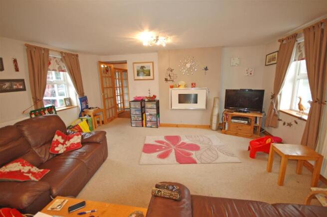 SPACIOUS LOUNGE