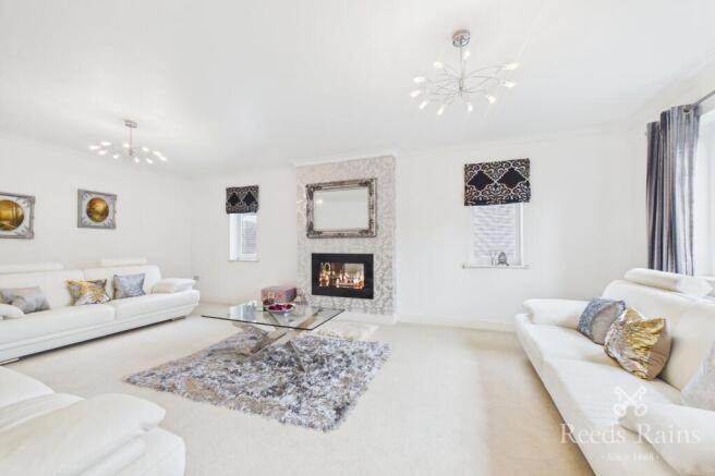 7 bed Detached for sale Image 7