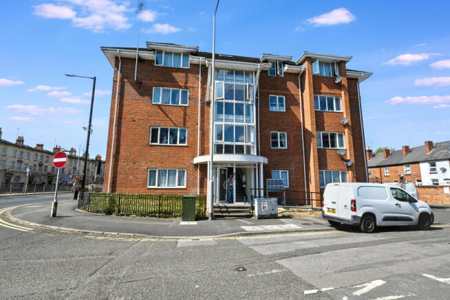Flat 1 Kings Oak Court, RG1 4PX