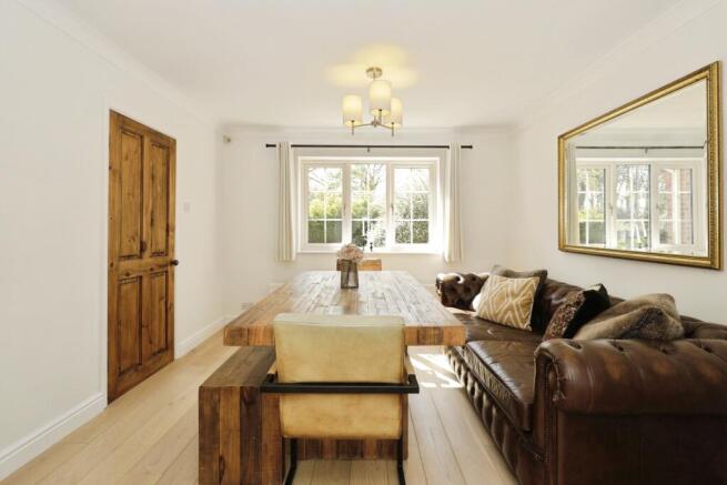 4 bed Detached for sale Image 7