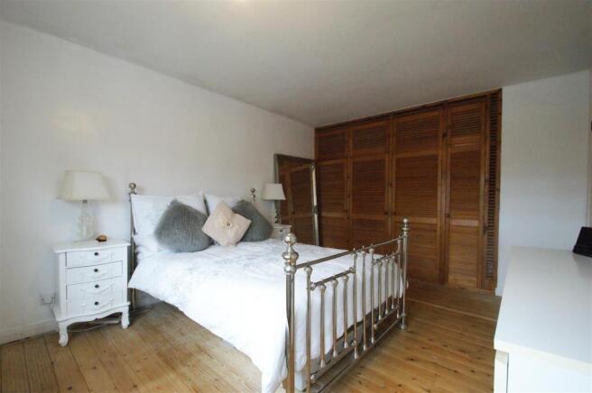 4 bed Detached for sale Image 11