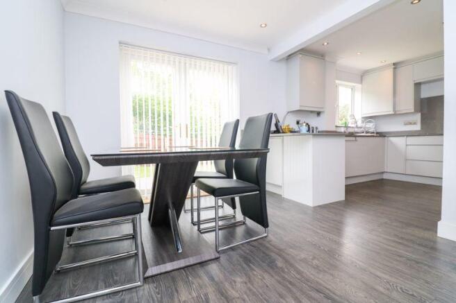 Kitchen/Dining...