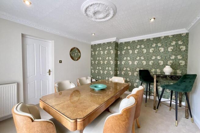 4 bed Semi-Detached for sale Image 6